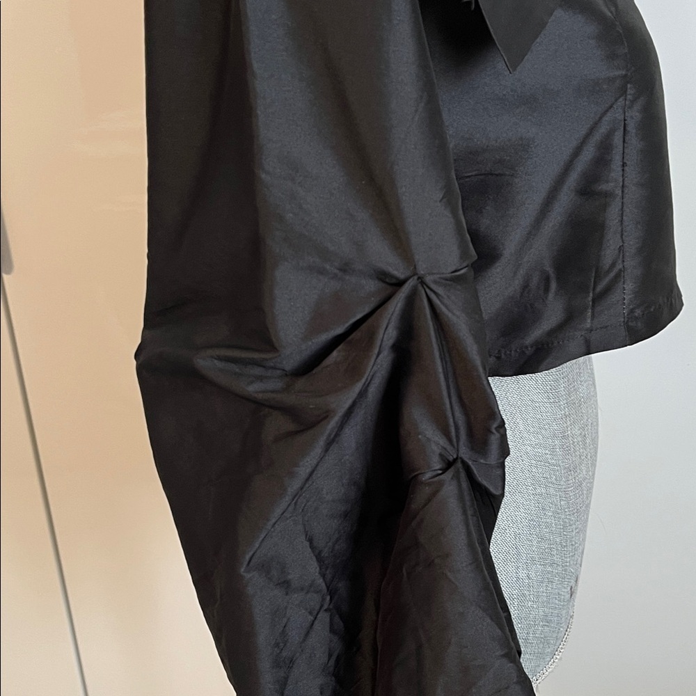 NWT COCO ROCHA Black Technical One Sleeve Cropped Zippered Satiny Blouse, Size M - Picture 9 of 14